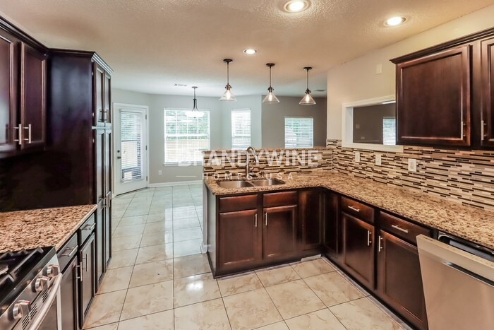 Building Photo - 924 Brisley Cir