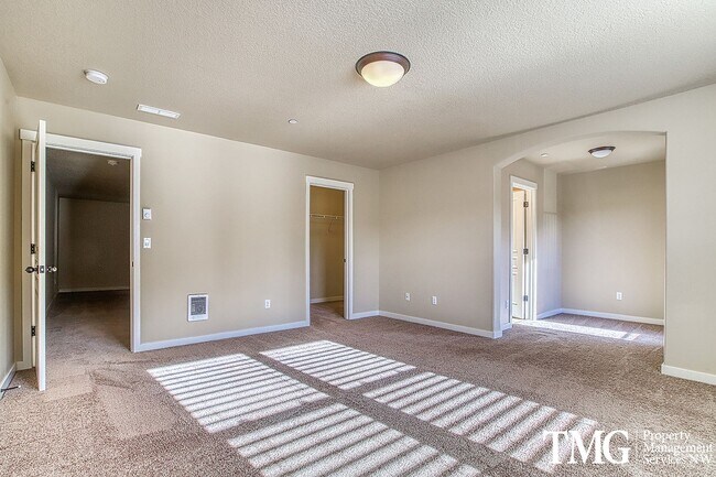 Building Photo - Contemporary 3 Bed 2.5 Bath Style Home in ...