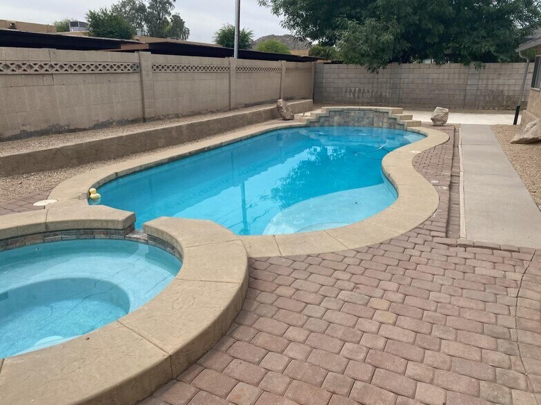Private Pool and Jacuzzi - 2937 E Turquoise Dr