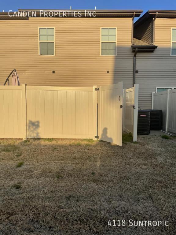 Building Photo - 4118 Suntropic-