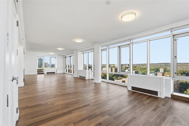 Building Photo - 3220 Arlington Ave