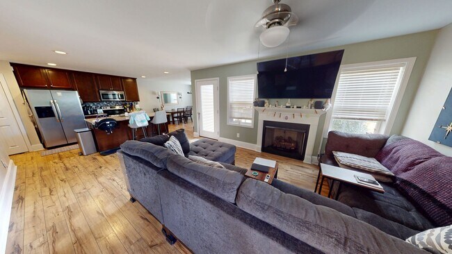 Building Photo - $500 OFF 1st Month's Rent if Leased by 07/...