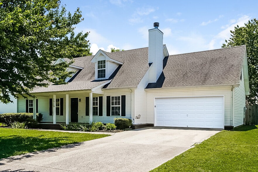 Primary Photo - 2919 Weybridge Dr