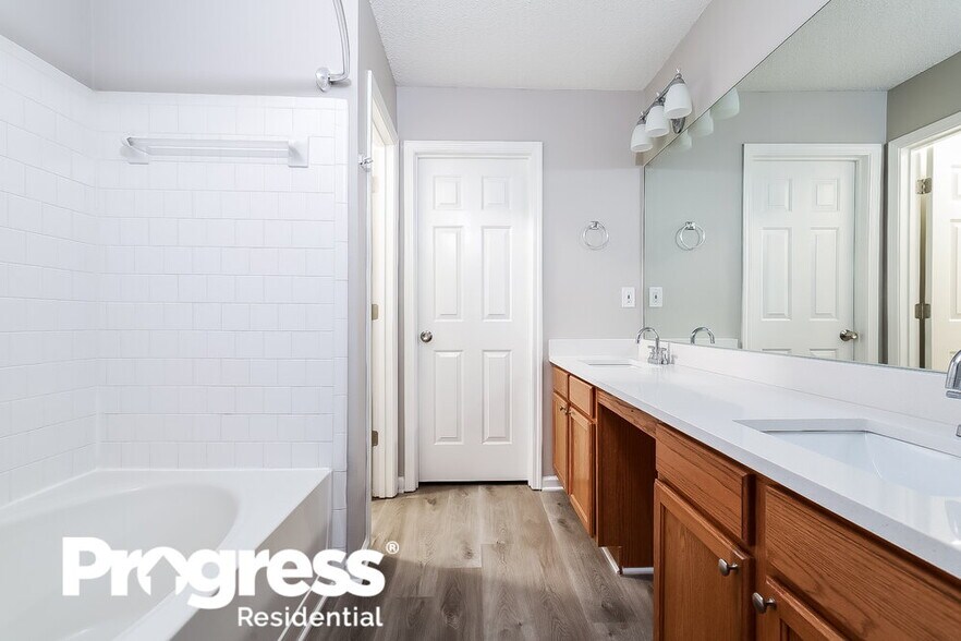 Building Photo - 2794 Regent Walk Dr