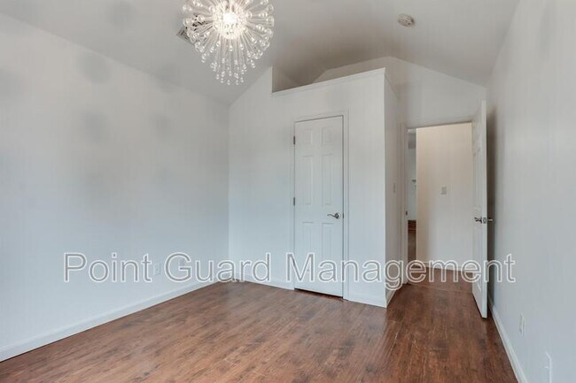 Building Photo - 10517 Queensbury Dr