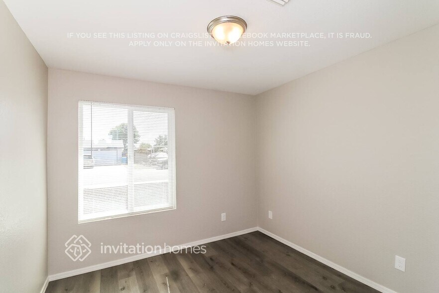 Building Photo - 1624 W Behrend Dr