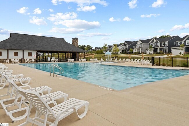 Building Photo - 680 Lady Fern Dr