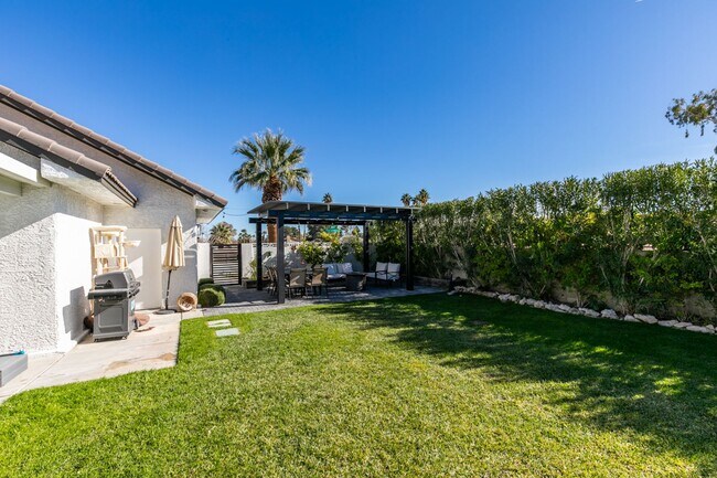 Building Photo - ZONE 8 - 4BD, 2 PRIMARY SUITES, POOL + SPA, OVER AN ACRE, HIGHLY UPGRADED + RENT INCLUDES POOL SE...