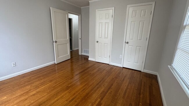 Building Photo - 4533 Dunn Ave