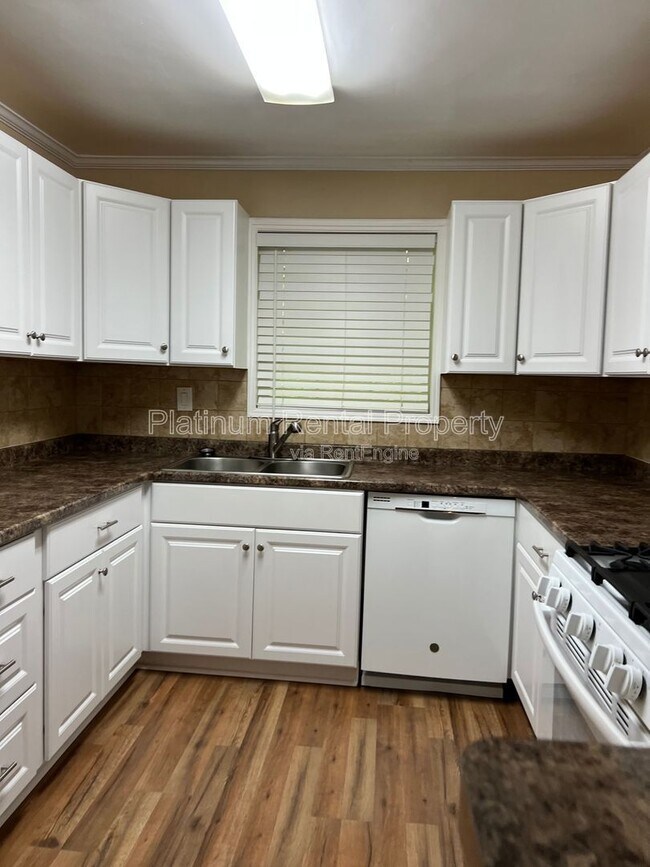 Building Photo - 110 Countryside Pl