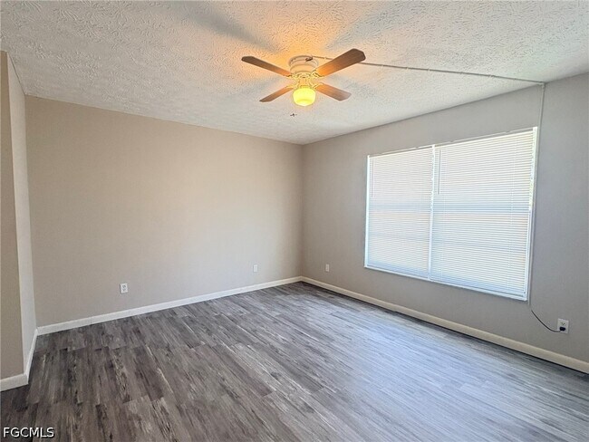 Building Photo - 1123 SW 48th Terrace