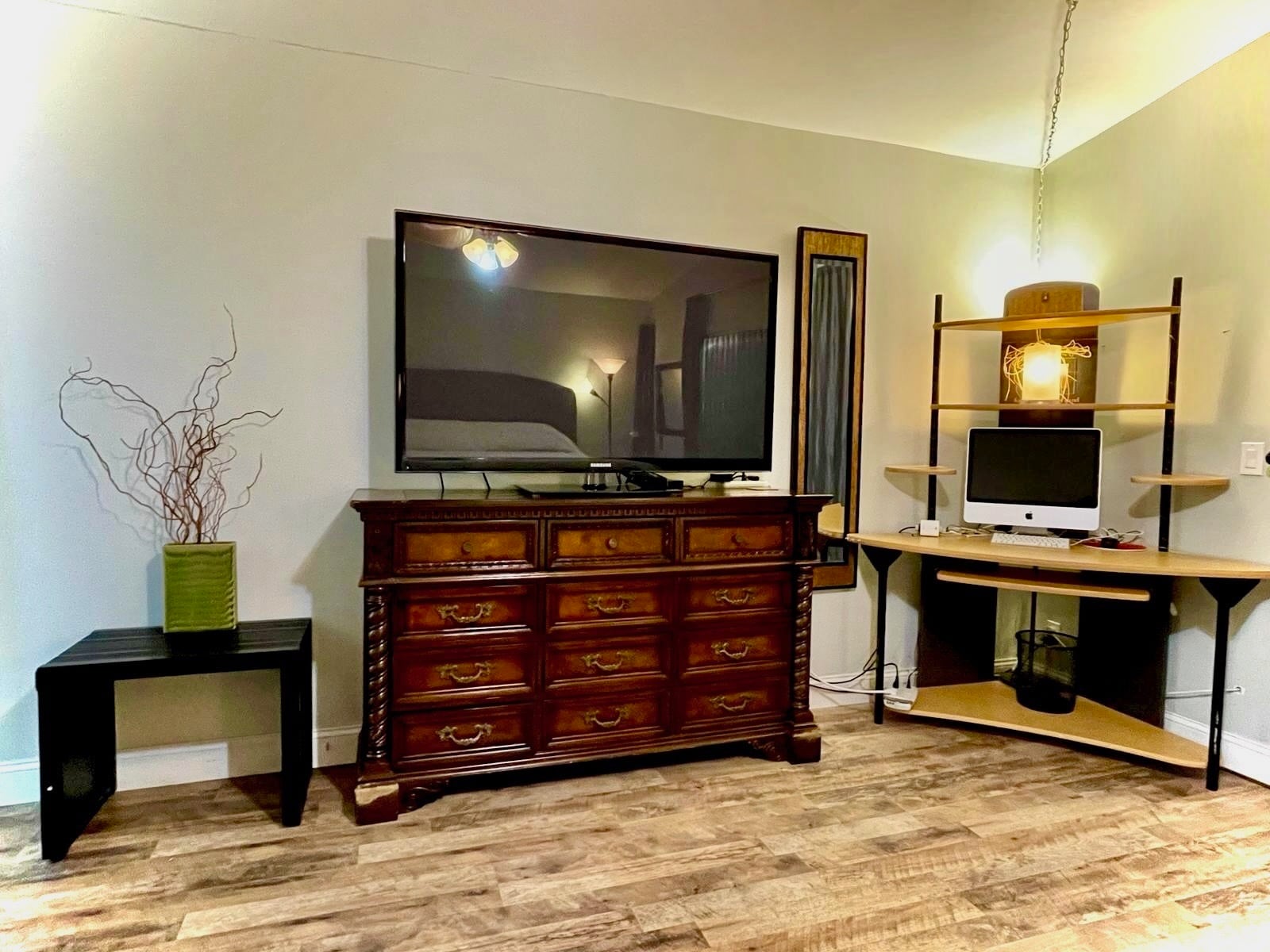 Master Bedroom - 1800 Embassy Dr