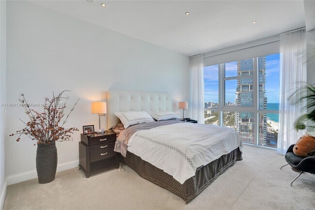 Building Photo - 18201 Collins Ave