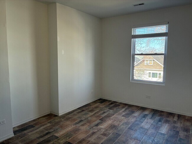 Building Photo - 5309 30th Pl