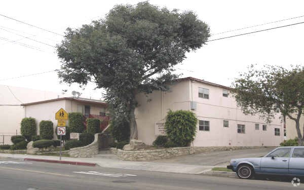 Primary Photo - Signal Hill Apartments