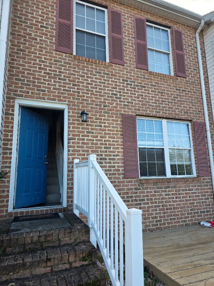 Building Photo - 2215 Reservoir St