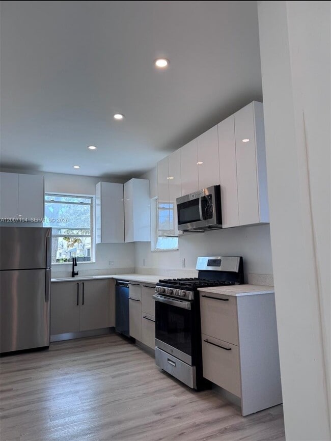 Building Photo - 950 79th Terrace