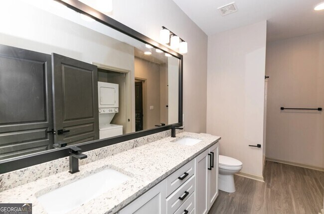 Building Photo - 1000 Ashwood Pkwy