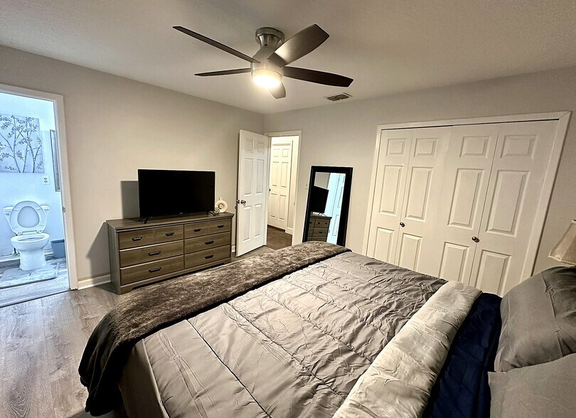 Building Photo - 5015 Ashmeade Rd