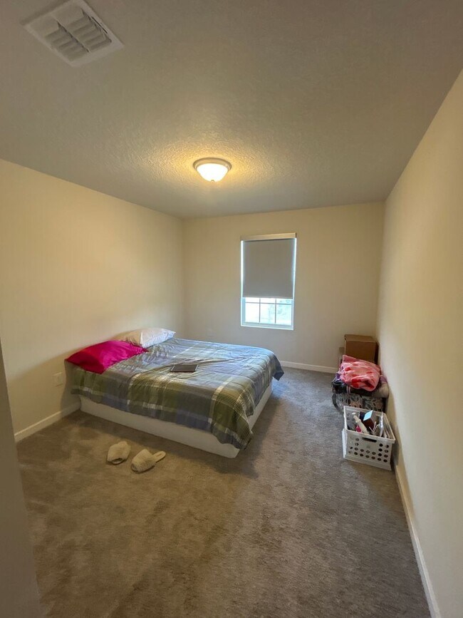 Building Photo - Beautiful and spacious 5/3 Kissimmee