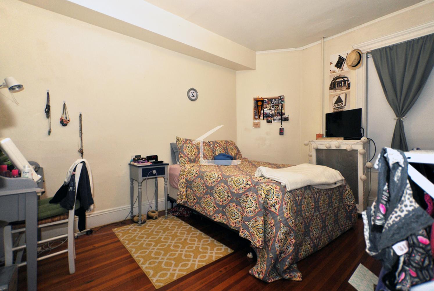 Building Photo - 10 Strathmore Rd