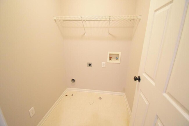 Building Photo - 6827 Braddock Ln