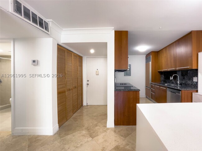 Building Photo - 1670 Bay Dr E