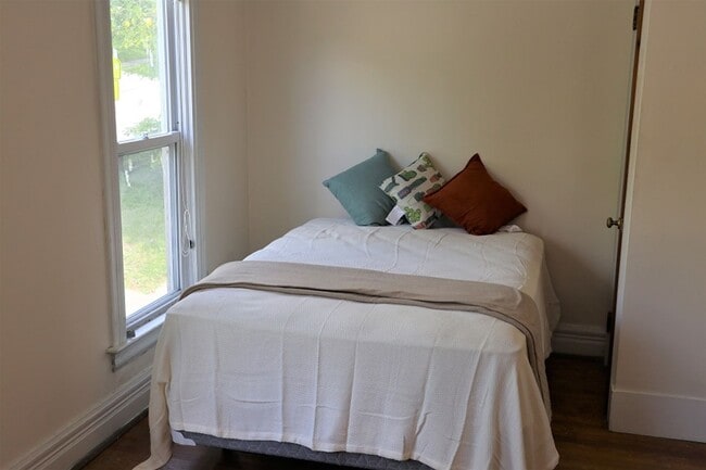 Building Photo - 502 S Aurora St