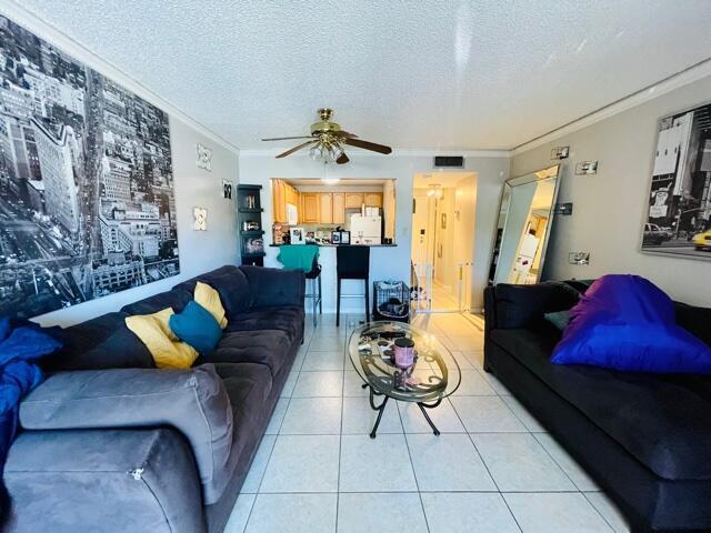 Primary Photo - 4324 NW 9th Ave