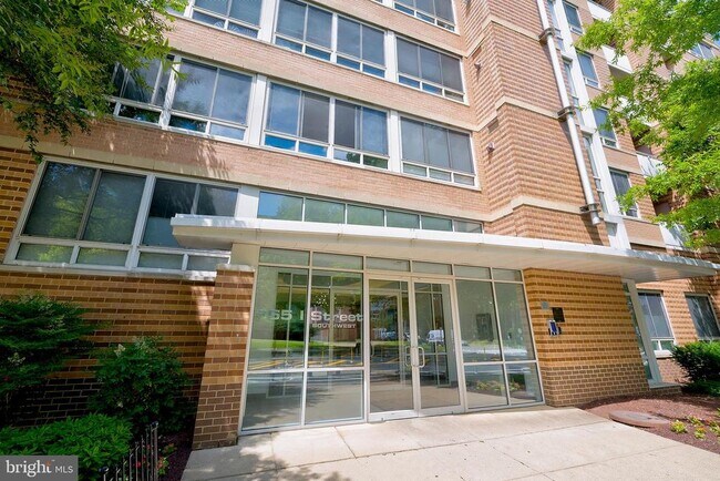 Building Photo - 355 I St SW