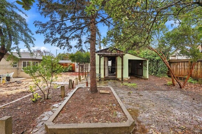 Building Photo - Proctor Terrace Single level home-walk to markets