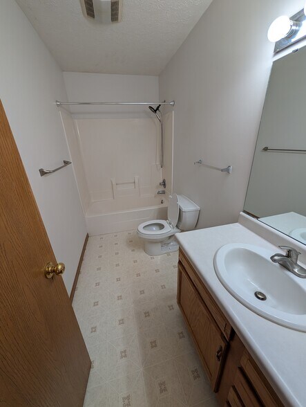 Master Bath - 2125 Fincastle Way