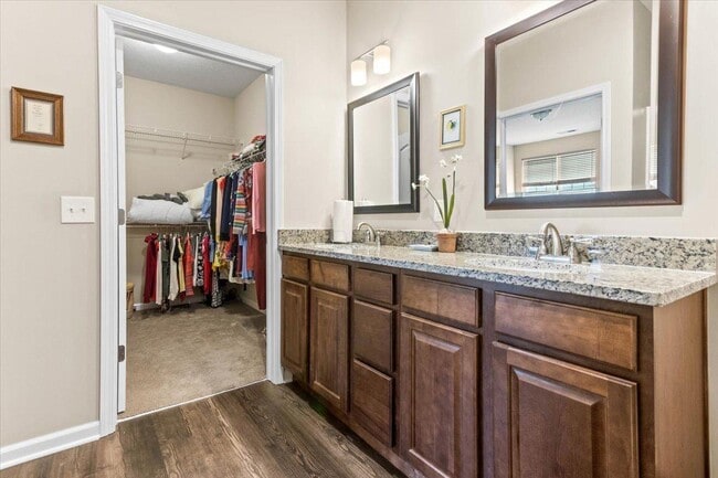 Building Photo - 224 Lake Cove Dr