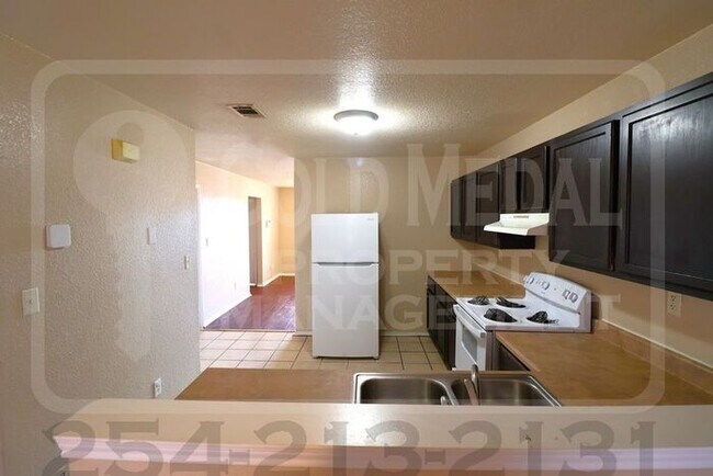 Building Photo - 2806 Cantabrian Dr