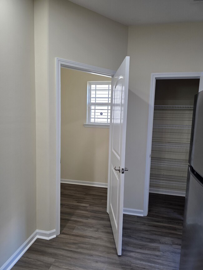 Building Photo - 159 Chapel Lake S