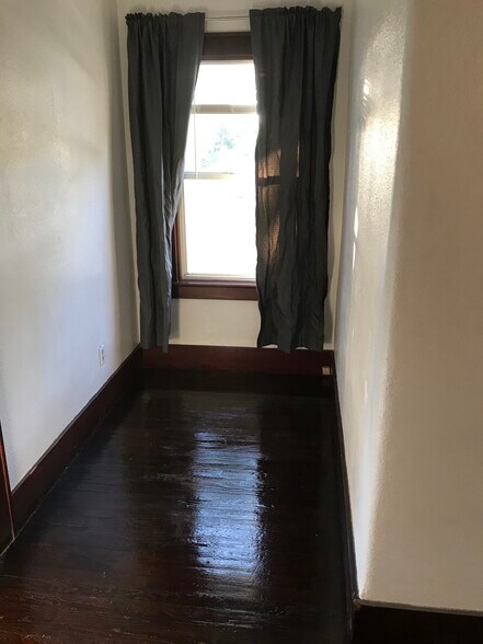 Building Photo - 994 Druid Rd E