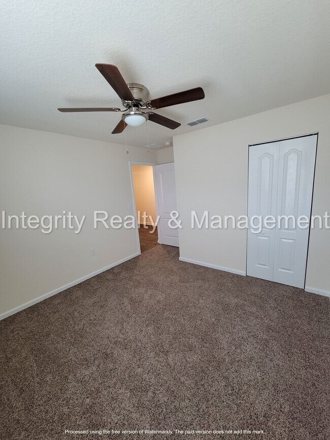 Building Photo - Newer 4 Br, 2 Bath home