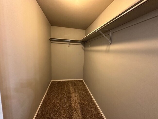 Building Photo - Beautiful 4 Bed 2 bath
