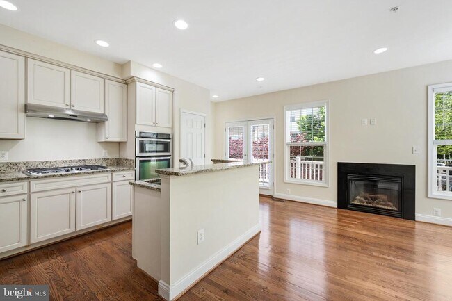 Building Photo - 8341 Broderick Cir