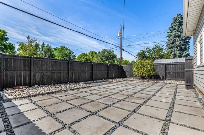 Building Photo - Lovely three bed / one bath home for rent