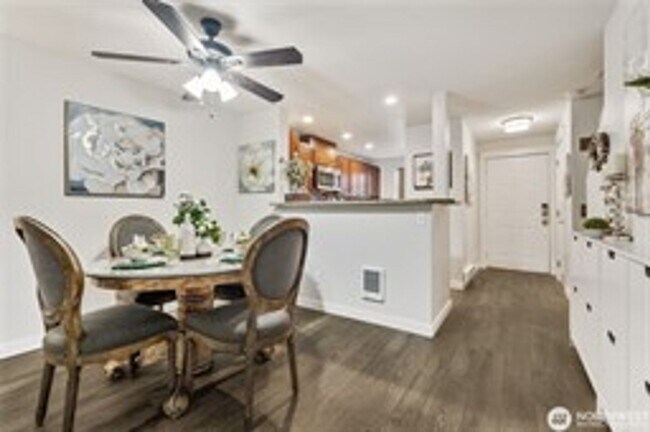 Building Photo - 2Bd/2.5Ba Kent Condo