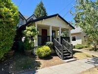Building Photo - Super Charmer - Small house, big heart!