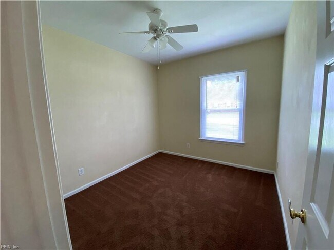 Building Photo - Lovely Ranch in Grassfield School District!