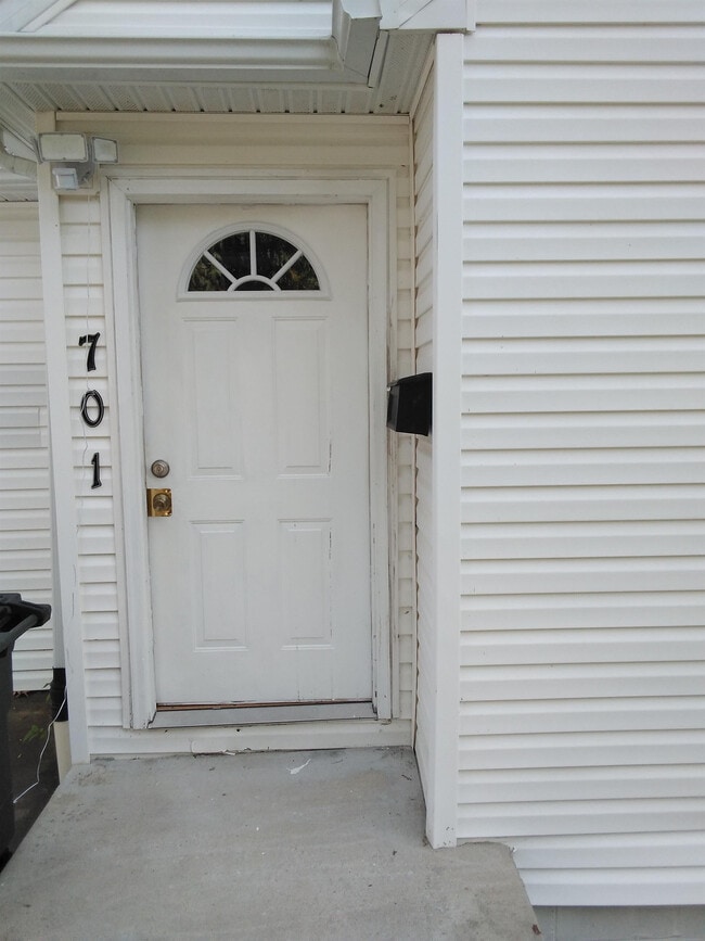 Building Photo - 701 S James St