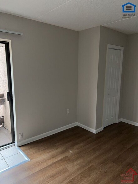 Building Photo - 915 S Seminole Dr