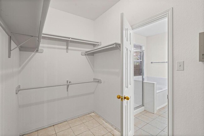 Building Photo - 1307 Laurel Glen Blvd