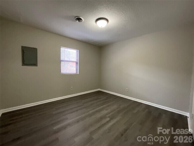 Building Photo - 201 Arthur Dr