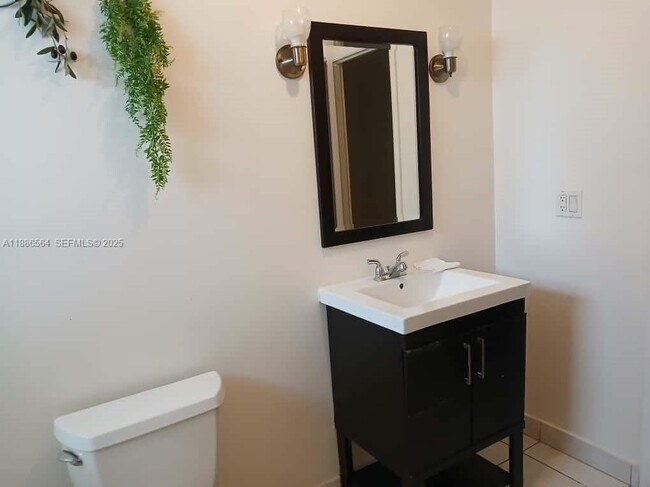 Building Photo - 5181 W Oakland Park Blvd