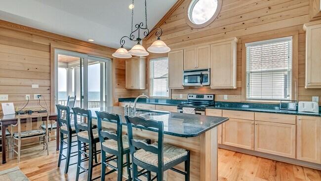 Building Photo - 630 Parker Dr