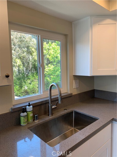 Building Photo - 23821 Hillhurst Dr